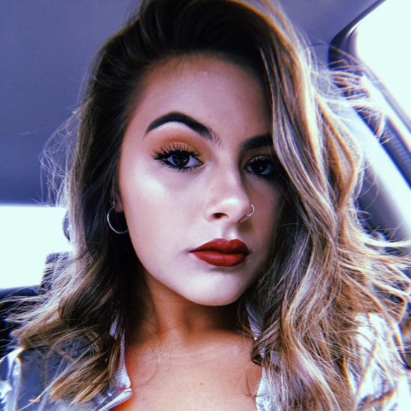 Meet your Posher, Kori - Picture 1 of 1